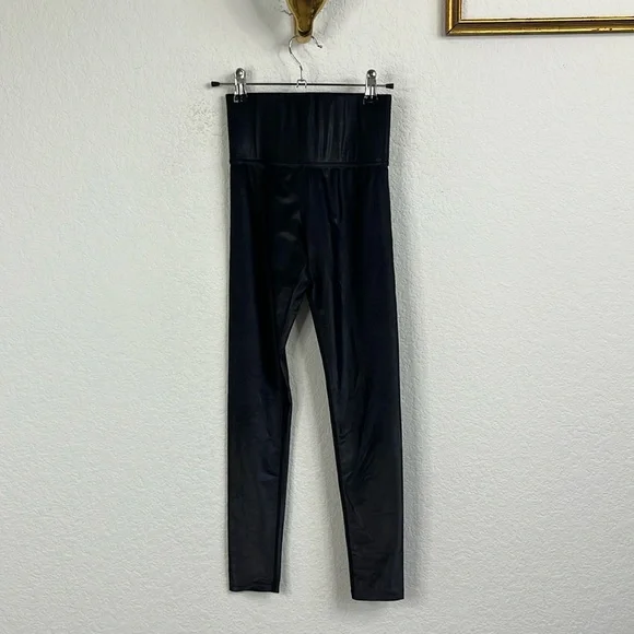 Carbon 38 High Rise Legging In Takara Shine Charcoal - Picture 2 of 7